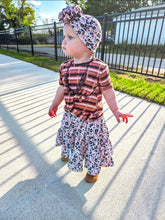 Load image into Gallery viewer, Kelly Tee
