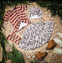 Load image into Gallery viewer, Kelly Tee
