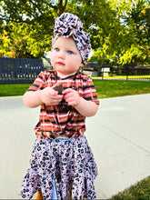 Load image into Gallery viewer, Kelly Tee
