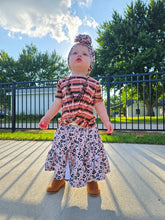 Load image into Gallery viewer, Kelly Tee
